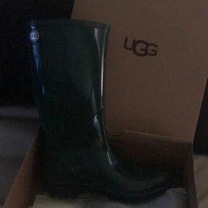 Woman ugg rain boot forest green